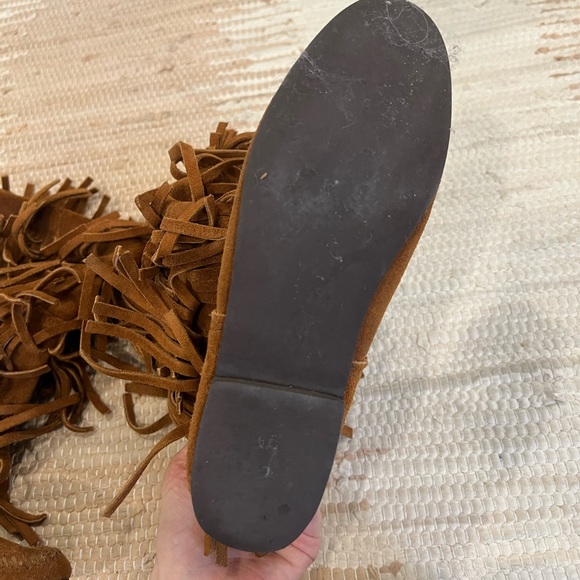 Minnetonka 3 Layer Fringe Boot - Picture 5 of 6